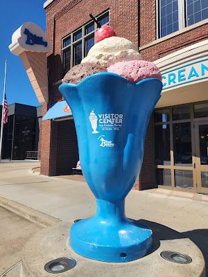 Iowa Ice Cream Road Trip at Wells Visitor Center & Ice Cream Parlor in Le Mars, Iowa Le Mars Iowa, June Dairy Month, Blue Bunny Ice Cream, Cookie Dough Ice Cream, Ice Cream Day, Vintage Ice Cream, Cookies N Cream Cookies, Ice Cream Cookies, Waffle Cones