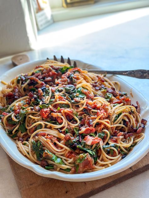 An easy weeknight pasta filled with earthy Swiss chard and married with summery sweet roasted tomatoes. Match made in heaven! Swiss Chard Pasta, Chard Pasta, Pasta With Roasted Tomatoes, Pasta With Veggies, Easy Weeknight Pasta, Balanced Dinner Ideas, Pancetta Recipes, Roasted Tomato Pasta, Balanced Dinner