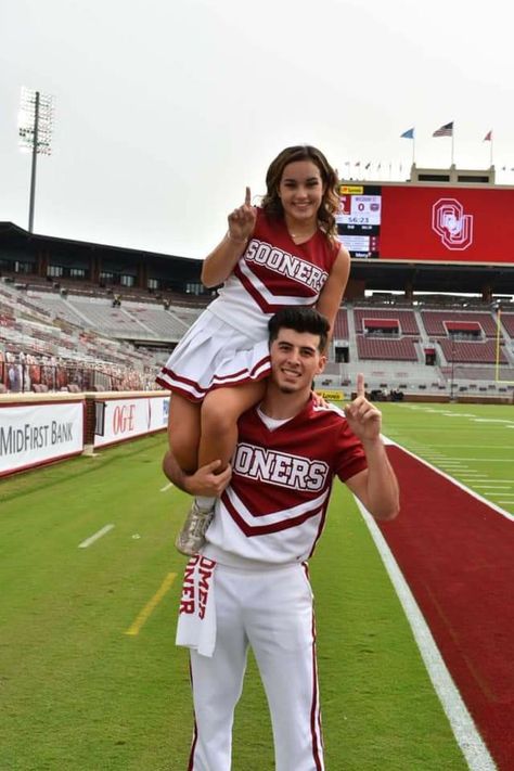 Male Cheerleader Uniform, Cheer Dance Outfit, Cheer Photo Poses, Birthday Photoshoot Ideas Boys, Male Cheerleaders, Cheerleading Poses, Cheer Photo, Cheer Photography, Phil Dunphy