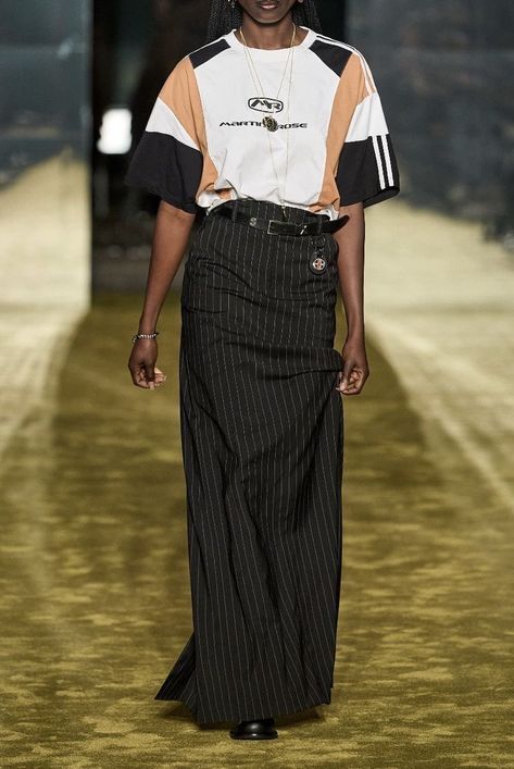 Cphfw 2023, Fw23 Street Style, Maxi Skirt 2024, Art Show Outfit, Fw24 Runway, Fashion Tomboy, Thrift With Me, Fw 2024, Look Jean