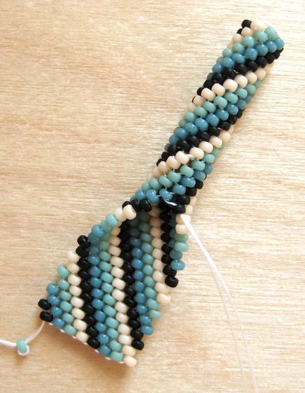 Square Stitch, Beaded Necklace Patterns, Beaded Bracelets Tutorial, Bead Weaving Patterns, Beaded Jewelry Tutorials, Necklace Patterns, Beaded Rope, Seed Bead Tutorial, Beaded Bracelet Patterns