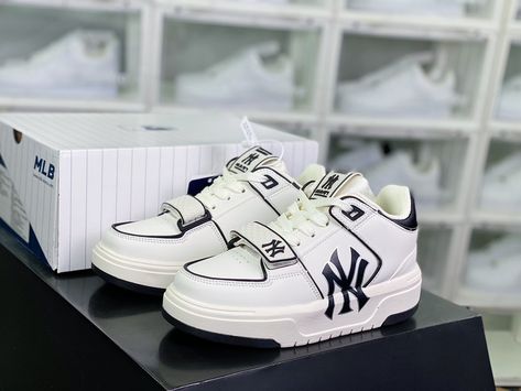 Brand Sneakers, Casual Sport, Trending Sneakers, Casual Sport Shoes, Sneaker Brands, New York Yankees, Casual Sneakers, Mlb, Sport Shoes