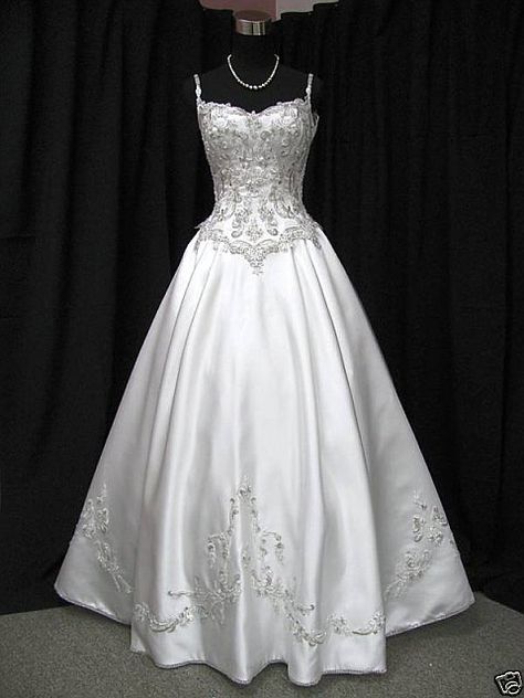 The Private Collection 2010 Wedding Dresses, 2000s Wedding Dress, Vera Wang Wedding Dress, Pretty Wedding Dresses, Fancy Wedding Dresses, Dream Wedding Ideas Dresses, Perfect Wedding Dress, Bridal Wedding Dresses, Beautiful Wedding Dresses