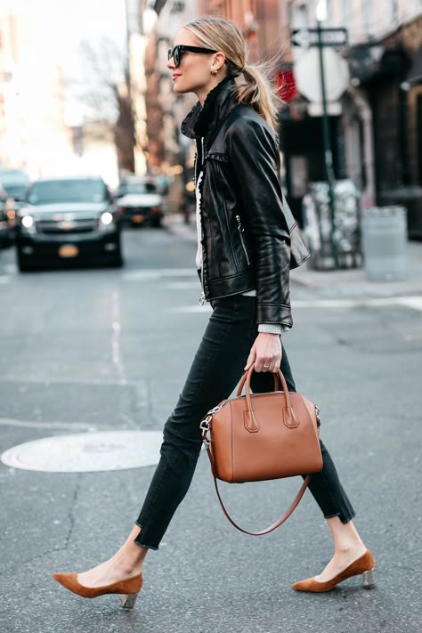 New York Chic Style Outfits, Pumps Outfit, Street Style New York, Tan Pumps, Chic Business Casual, Best Casual Outfits, Blogger Street Style, Fashion Jackson, Blonde Woman