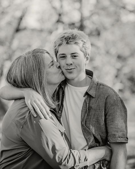 Son And Mom Poses, Mom And Teenage Son Photoshoot, Mother Son Photos Older, Mother And Son Senior Pictures, Mom And Older Sons Photoshoot, Father Son Photos Older, Mother And Adult Son Photoshoot, Mother Son Photoshoot Older, Family Photos Teenage Boys