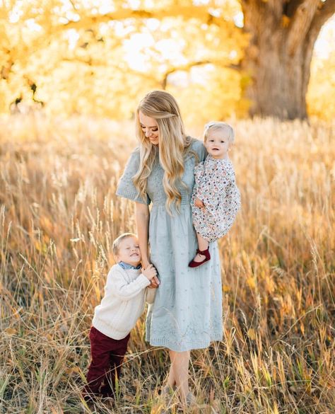 Breanne Weston Photography, Photo Family, Summer Photoshoot, Photoshoot Outfits, Children And Family, Cute Poses, Family Photoshoot, Special Places, Family Photo