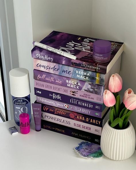 A very royal purple stack 👑💜 happy Monday my lovely book friends, wishing everyone a great start to their weeks 🫶🏻 QOTD: what is a book or book series that you wish you could read for the first time again? ~ probably the entire Acotar series, or if we’re throwing it back the the red pyramid series! My goal today is to finish up an arc so I can post a series review for you guys this week for something I’ve been working on for a little bit. I really want to get more into reviews on this page... Purple Books Aesthetic, Book Series Aesthetic, Aesthetic Book Stack, Reading Setup, Tbr Bookshelf, The Red Pyramid, Estilo Meghan Markle, Book Friends, Red Pyramid