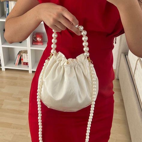 Satin Tote Bag, Satin Pouch, Sac Diy, Pearl Clutch, My Style Bags, Hand Embroidery Dress, Bridal Handbags, Bridal Purse, Diy Bag Designs