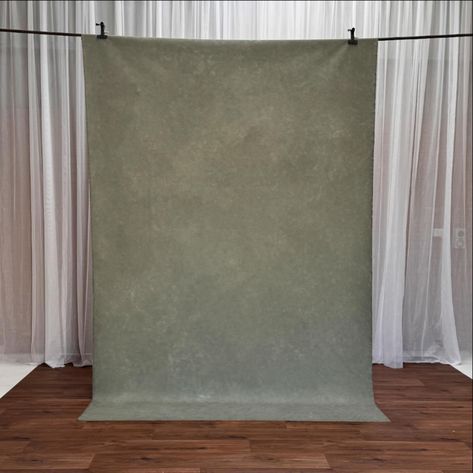 ✨ “Sage Advice” ✨ This 2m x 3m hand-painted backdrop is a calming mix of soft sage tones, creating a beautiful, timeless canvas for portraits or editorial photography. With subtle texture and depth, Sage Advice is designed to add a sense of grounding and elegance to any shoot. Perfect for capturing natural light or adding a unique vibe to your studio setup. #mcbstudiobackdrops #handpaintedbackdrops #sageadvice #studiophotography Green Backdrop Photoshoot, Backdrop Photoshoot, Green Studio, Painted Backdrops, Green Backdrops, Studio Photoshoot, Studio Setup, Subtle Textures, Editorial Photography