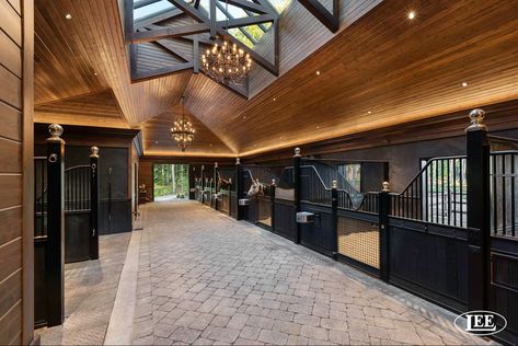 Horse Stable Design Ideas, Modern Horse Stable Design, Modern Stables Horses, Luxury Stables Exterior, Forest Oaks Equestrian Stable, Fancy Horse Stables, Aesthetic Stables, Modern Horse Stable, Farm Barn Ideas