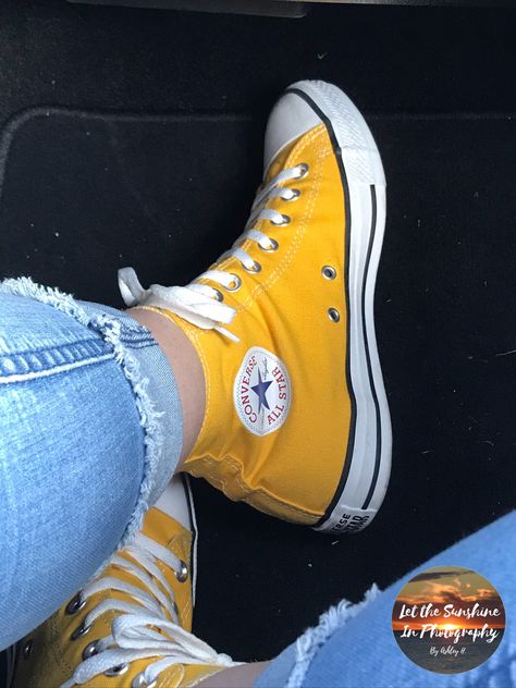 Yellow Platform Converse, Converse Yellow, Cool Converse, Yellow Converse, Trendy Shoes Sneakers, Dr Shoes, Hype Shoes, Shoe Inspo, Yellow Shoes