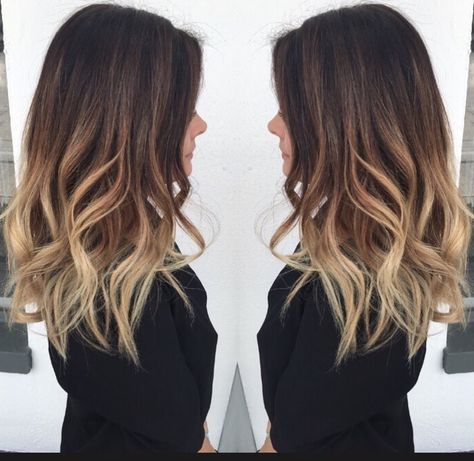 Black Root Ombre Hair, Hair Color Ideas Fine Hair, Hair Color Ideas For Grown Out Roots, Smudge Roots Brunette, Balayage With Natural Roots, Honey Hair Dark Roots, Hair Dark Roots Light Ends, Brunette Root Smudge, Brown Roots With Blonde Ends