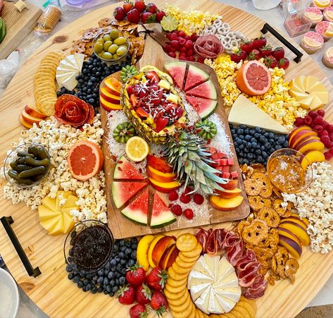 This pineapple idea will have all your guest taking pictures! Charcuterie Board Pictures, Summer Charcuterie Board, Pineapple Bowls, Summer Charcuterie, Pineapple Bowl, Charcuterie Inspiration, Taste Of Home, Charcuterie Board, Taking Pictures