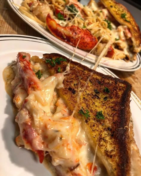 Crab Grilled Cheese, Seafood Linguine Recipe, Garlic Bread Grilled Cheese, Seafood Linguine, Cheese Pasta Recipes, King Crab, Slim Fast, Food Babe, Food Recepie