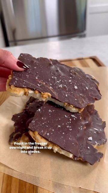 Banana Peanut Butter Chocolate Bark, Peanut Butter Chocolate Bark, Yogurt Desserts, Banana Bark, Crunchy Peanut Butter, Dessert Recipies, Snickers Bar, Bark Recipe, Peanut Butter Bars