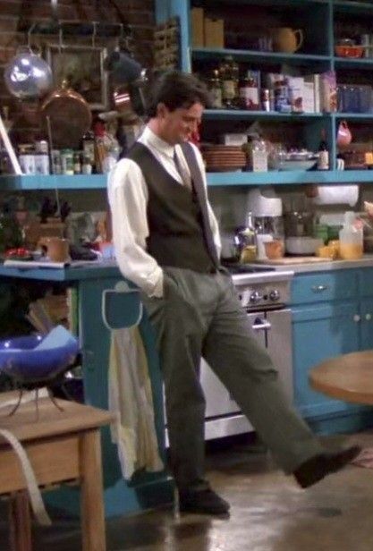 Chandler Bing Clothes, 90s Formal Fashion Men, 90s Tv Shows Outfits Men, Nerd Guy Aesthetic Outfit, Chandler Bing Fashion, Chandler Bing Style, 90s Teacher Outfits, 1990s Fashion 90s Style, Chandler Outfits