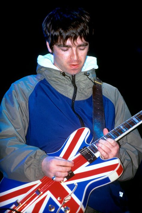 Noel Gallagher Maine Road, Noel Gallagher Pfp, Noel Gallagher 90s, Noel Gallagher Young, Liam And Noel, Oasis Band, Noel Gallagher, Liam Gallagher, I Love Music