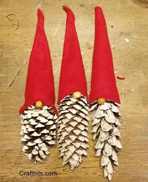 Pinecone Gnomes, Joululahjat Diy, Pinecone Crafts Christmas, Diy Pinecone, Cones Crafts, Pine Cone Crafts, Gnomes Crafts, Christmas Ornament Crafts, Ornament Crafts