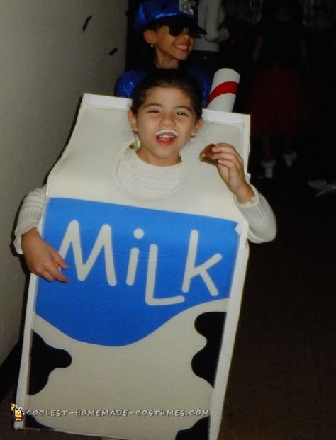 Cool Got Milk Costume Milk Carton Costume, Cookie Costume Diy, Milk Costume, Diy Milk Carton, Homemade Costumes For Kids, Fancy Dress Costumes Kids, Family Themed Halloween Costumes, Cookie Costume, Themed Halloween Costumes