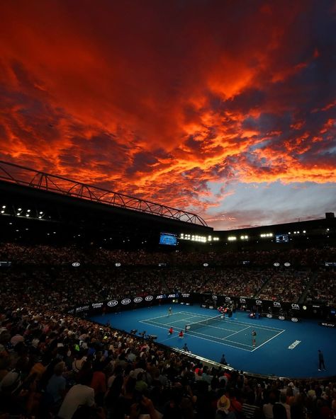 Australian Open on Instagram: “Serving into the sunset 🌇 #AusOpen” Us Open Aesthetic, Tennis Aesthetic Wallpaper, Aesthetic Sports, Ball Badminton, Tennis Wallpaper, Australian Open Tennis, Tennis Rules, Tennis Serve, Tennis Art