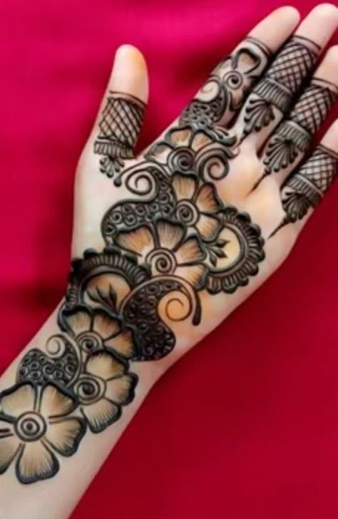 Left Hand Front Mehendi Designs, Simple Mahdi Designs, Arbi Mehndi Design Simple Front Hand, Mahindi Desine Simple Front Hand, Simple Mehandi Desine Front Hand, Mahdi Design Simple, Simple Mehandi Desine, Left Hand Mehndi Designs, Arbic Mendhi Design