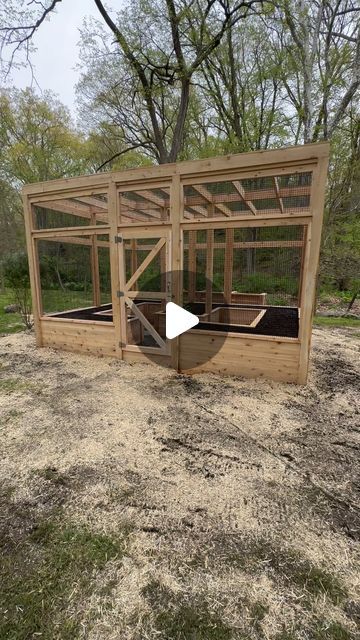 Vegetable Garden Enclosure, Enclosed Vegetable Garden Design, Raised Vegetable Garden Design Layout, Enclosed Raised Garden Beds, Small Enclosed Garden, Enclosed Garden Ideas, Animal Proof Garden, Enclosed Vegetable Garden, Enclosed Garden Structures