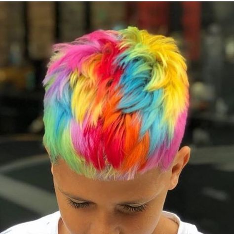 Dye Ideas For Short Hair, Unique Hair Dye Ideas, Unique Hair Dye, Short Rainbow Hair, Fade Beard, Awesome Hairstyles, Split Dyed Hair, Fantasy Fest, Hair Dye Ideas