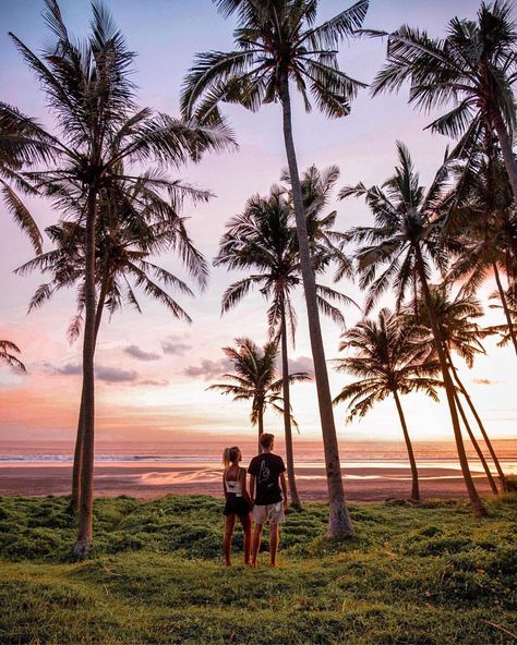 In this life it’s hard to find someone that truly understands you. We meet a lot of people in our lifetimes, good and bad, but nobody I’ve… Nusa Penida Bali, Temple Bali, Travel Couples, Crystal Bay, Beach Bali, Nusa Penida, Couple Goal, Enjoy The Silence, Crystal Beach