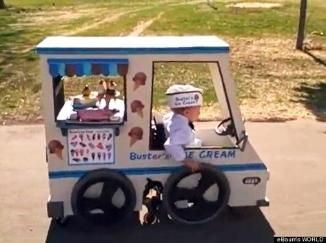 10 Great Stroller/Wagon Halloween Costumes Halloween Costume Videos, Geek Outfit, Snowboard Burton, Wheelchair Costumes, Best Halloween Costumes Ever, Homemade Halloween Costumes, Happy Photos, Faith In Humanity Restored, Creative Costumes