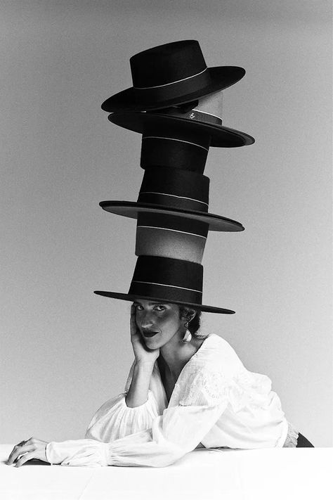 Fashion photographer Nacho Alegre's tribute to 30 years of Spanish Vogue Art Of Balance, Fashion Fotografie, Vogue Photography, Balance Art, Vogue Spain, Fashion Editorial, Traditional Art, Fashion Photographer, Fashion Photo