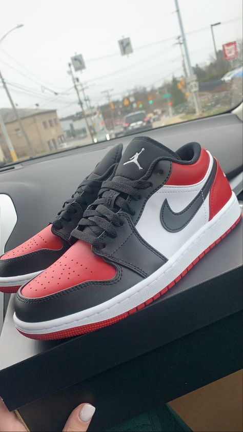 Jordan 1 Low Dunks, Air Jordan Lows, Jordans Low Dunks, Air Jordan 1 Lows, Jordan 1 Dunks, Jordan 1 Low Bred Toe, Aj 1 Low, Jordan Low 1, Jordan 1s Low