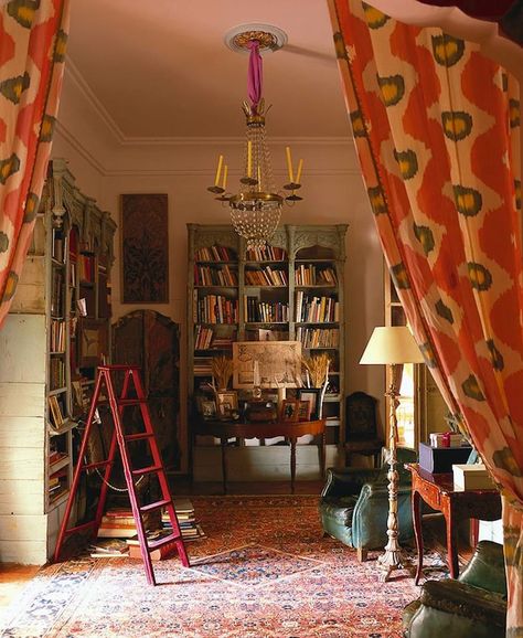 traditional homes in The World of Interiors The World Of Interiors, Bohemian Interior, Click Photo, World Of Interiors, Vintage Modern, Cool Rooms, House Inspo, Decoration Design, New Room