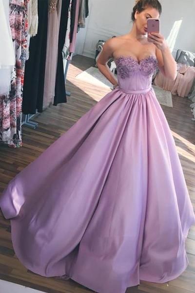 Lavender Ball Gown, Fancy Ball Gowns, Dresses With Appliques, Fancy Ball, Satin Ball Gown, Ball Gowns Evening, Sweet 16 Dresses, Beauty Dress, Satin Prom Dress