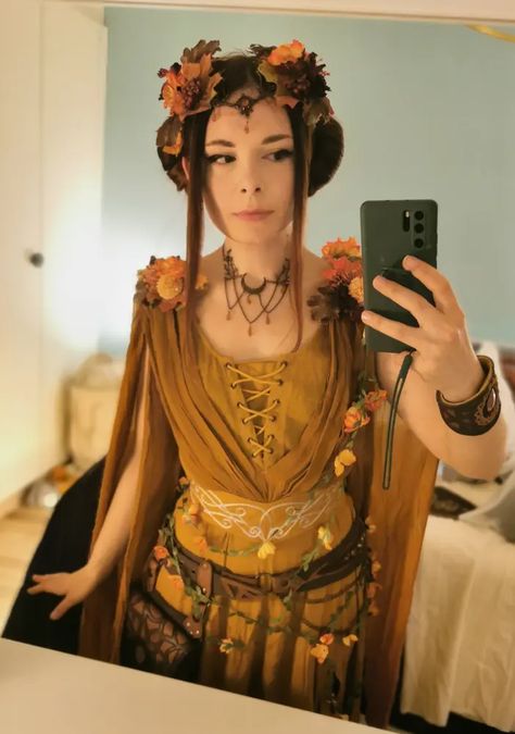 Holy Clothing Inspo Ren Fair Fairy Outfit, Elf Ren Faire Costume, Druid Fashion, Ren Fest Costumes Women, Druid Outfit, Woodland Elf Costume, Wood Elf Costume, Hobbit Fashion, Autumn Elf