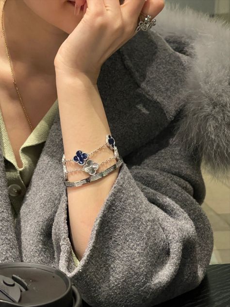 Amazing Stacking Ideas! Hello, this is beauty fashion ~:)) ✈️ More fashion, WhatsApp👇+8615018754260 Van Cleef Guilloche Bracelet, Van Cliff Jewelry, Van Cleef White Gold, Van Cleef Stack, Vca Bracelet, Cartier Love Bracelet Diamond, Bracelet Stacking, Jewellery Sketches, Jewelry Accessories Ideas