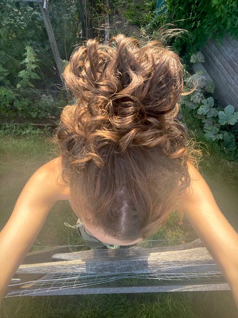 Wavy Summer Hairstyles, Curly Hair In Bun, Wavy Hair Bun, Wavy Bun, Wavy Hair Styles, Hair Styles Curly Hair, Curly Wavy Hair, Big Curly Hair, Hairdos For Curly Hair