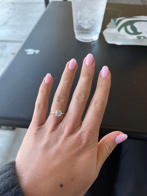 Short Oval Nails Acrylic Pink, Light Pink Short Round Nails, Pink Nails Round Shape, Nails For Birth, Nail Inspo Short Natural, Short Oval Nails Acrylic, Pink Round Nails, Summer Gel Manicure, Circle Nails