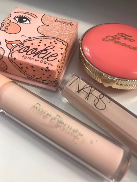 -Rare Beauty under eye brightner -Too faced blush -Nars concealer -Benefit cookie highlighter Benefit Cookie Highlighter, Benefit Cookie, Cookie Highlighter, Too Faced Blush, Nars Concealer, Nars Blush, Makeup Mistakes, Rare Beauty, Make Mistakes