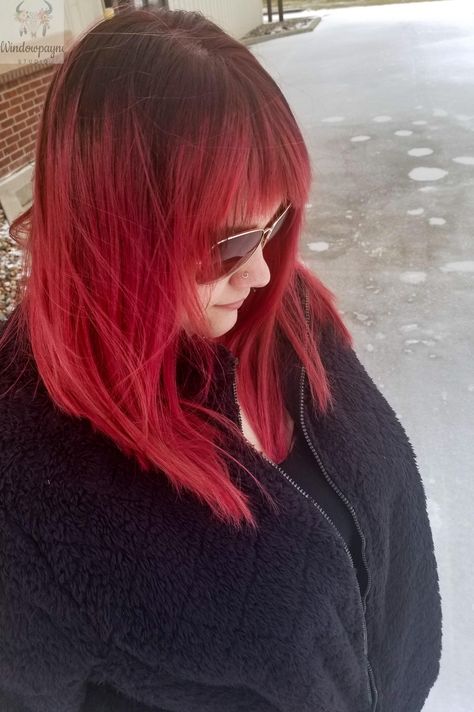 Red Hair With Natural Roots, Dark Roots Red Hair, Red Hair Black Roots, Red Hair With Black Roots, Dark Root Smudge, Red Hair Dark Roots, Black Roots Red Hair, Ruby Red Hair, Root Smudge