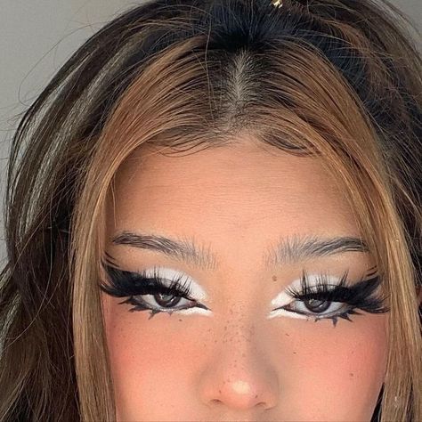 𓆩♡𓆪 on Twitter: "if only i knew how to do my makeup like this… " Mekap Mata, Swag Makeup, Smink Inspiration, Alternative Makeup, Makijaż Smokey Eye, Eye Makeup Designs, Dope Makeup, Edgy Makeup, Makeup Eye Looks