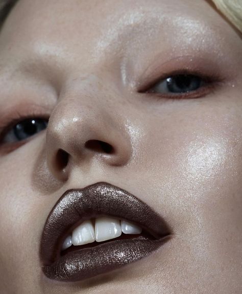 David Razzano | ℍ𝕖𝕒𝕧𝕪 𝕄𝕖𝕥𝕒𝕝 ⚙️ @charlotteblickle by @skovrostudios . Makeup by me 😜, hair by @juliakaneya . #makeupartist #metallicmakeup… | Instagram Beauty Editorial Makeup, Metallic Makeup, Glossy Makeup, Matte Makeup, Make Up Inspo, Shimmer Eyeshadow, Bold Makeup, Models Makeup, Makes You Beautiful