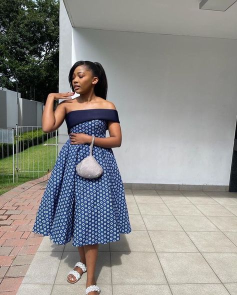 Traditional Dresses Seshweshwe, Traditional Tswana Dresses, Leteise Dress Patterns, Sesotho Traditional Attire, Traditional Attire African Woman Dresses, Umemulo Outfits, Modern Tswana Traditional Dresses, Setswana Traditional Attire For Women, Traditional Attire South Africa