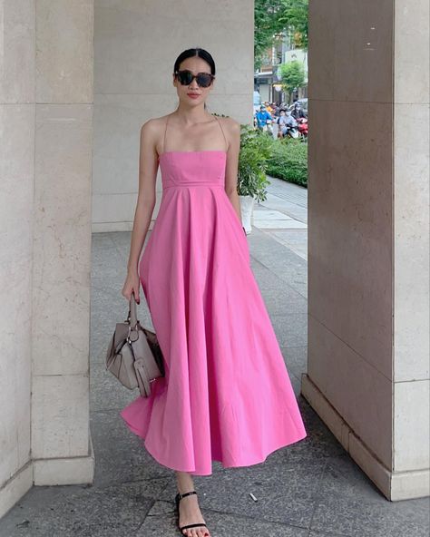 Maxi Dress Aesthetic Outfit, Pink Maxi Dress Outfit Summer, Summer Colour Outfits, Elegant Simple Outfit, Cocktail Dress Petite, Trendy Summer Dresses, Pink Formal Gown, Prom Dress Simple, Casual Long Dress