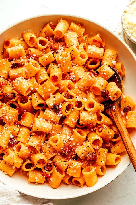 Amatriciana Recipe, Pasta All Amatriciana, Amatriciana Sauce, Spaghetti All Amatriciana, Pasta Amatriciana, All Amatriciana, Pasta Noodle Recipe, Pecorino Romano, Dried Peppers