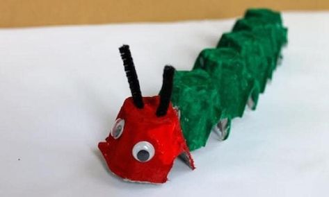 Egg Container Craft, Hungry Caterpillar Craft, Caterpillar Craft, Diy Crafts For Teen Girls, Egg Container, Egg Carton Crafts, The Very Hungry Caterpillar, Very Hungry Caterpillar, Very Hungry