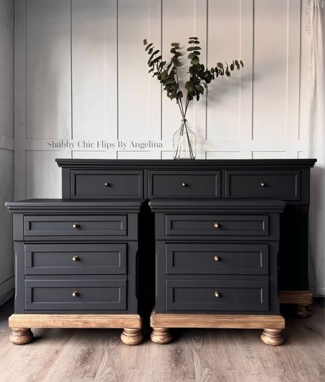 Pine Nightstand Makeover, Old Dresser Makeover, Pine Armoire, Vintage Dresser Makeover, Decor Small Bathroom, Furniture Makeover Inspiration, Bathroom Ideas Decor, Diy Furniture Flip, Dresser Ideas