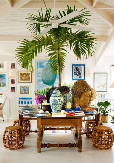 Maximalist Interior Design, Tropical Interior, Popular Interior Design, Tropical Living, British Colonial Style, Tropical Home Decor, Colonial Decor, Salou, Tropical Houses