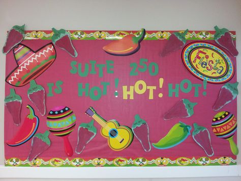 Cinco de Mayo 5 De Mayo Bulletin Board Ideas, Cinco De Mayo Classroom Door Ideas, Fiesta Bulletin Board Ideas, Cinco De Mayo Bulletin Board Ideas, May Bulletin Board Ideas, Lunch Boards, Spanish Classroom Bulletin Boards, Kpi Board, May Bulletin Board