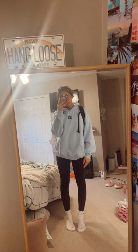 Trendy Outfits School, Preppy Leggings Outfit, School Outfits Ideas, Cute Basic Outfits For School, Fits With Leggings, Comfy School Outfits, Cute Middle School Outfits, Basic Girl Outfit, Simple Outfits For School