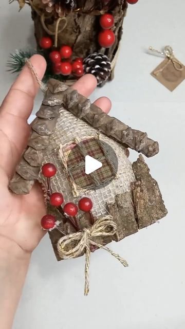 How To Make Wood Look Rustic, Wood Xmas Crafts, Deco Noel Diy, New Christmas Crafts For 2024, Rustic Christmas Crafts, Christmas Crafts To Make And Sell, Pine Cone Christmas Decorations, Diy Natal, Christmas Tree Beads